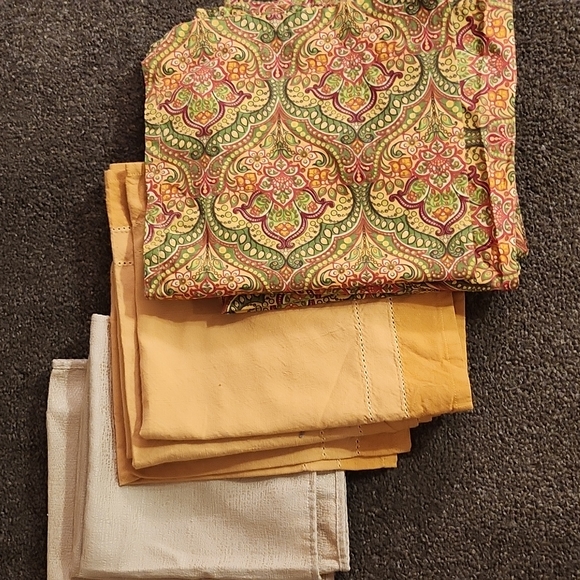 5 Sets of Placemats! - Picture 7 of 10